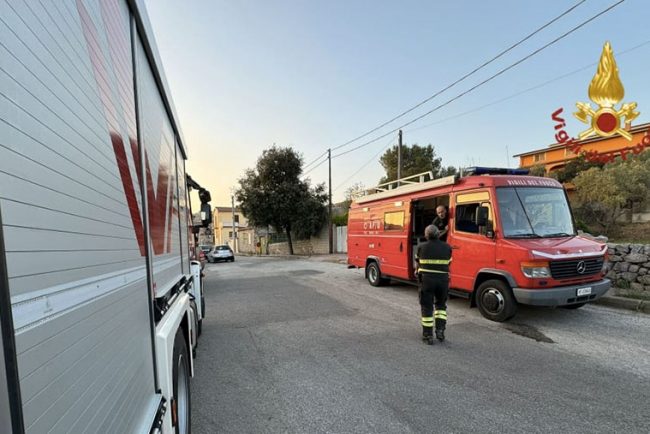 Squadre dei Vigili del fuoco a Orotelli 