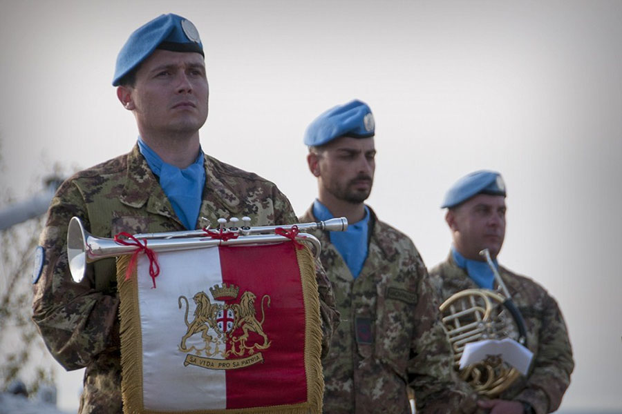 Libano. Decine di mezzi israeliani vicini alle basi alle basi italiane di Unifil: si teme per i Sassarini