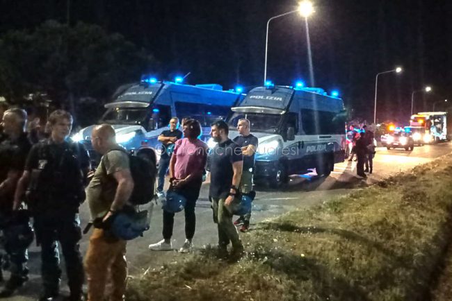 Un momento della protesta al porto di Oristano (foto Cronache Nuoresi)