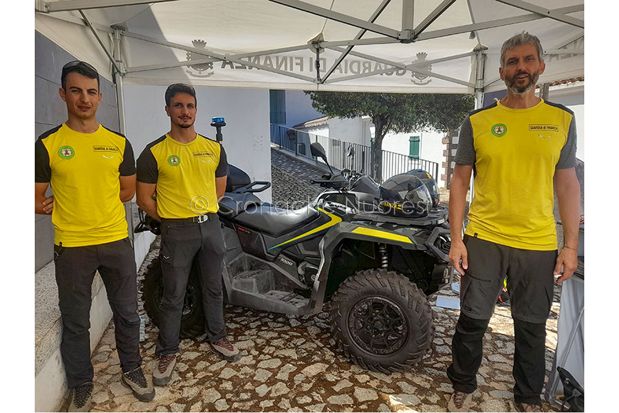 Col “quad” per il soccorso sulle vette del Supramonte: alla mostra dell’ISRE anche il corpo speciale della GdF