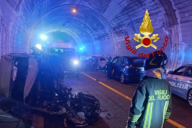 La scena dell'incidente in galleria sulla 131 DCN