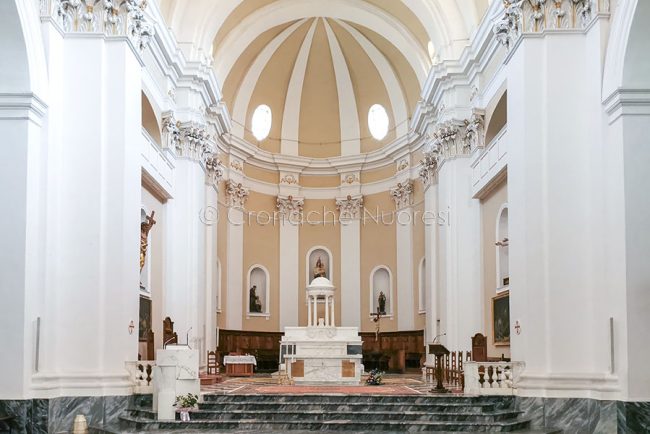 L'altare della cattedrale di Nuoro (foto S.Novellu)