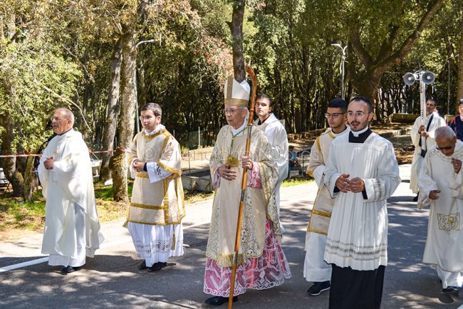 Nuoro, processione all'anello dell'Ortobene (foto Nieddu)