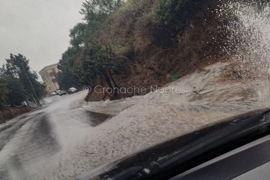 Bomba d’acqua nel pomeriggio a Nuoro – VIDEO