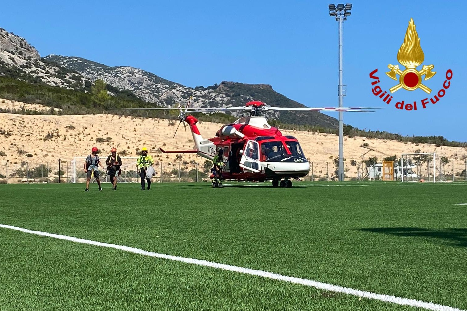 Turista coi suoi due bimbi si perde tra Cala Fuili e Cala Luna: salvati dall’elisoccorso VVFF