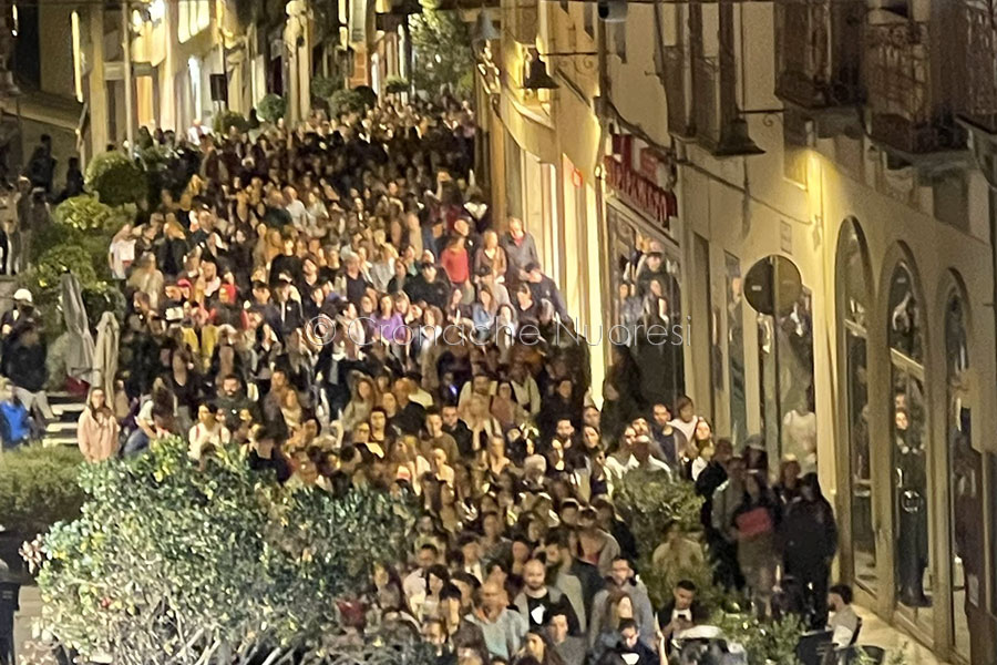 Nuoro. Il silenzio più forte di tante parole: in 1500 per non dimenticare una tragedia inaudita