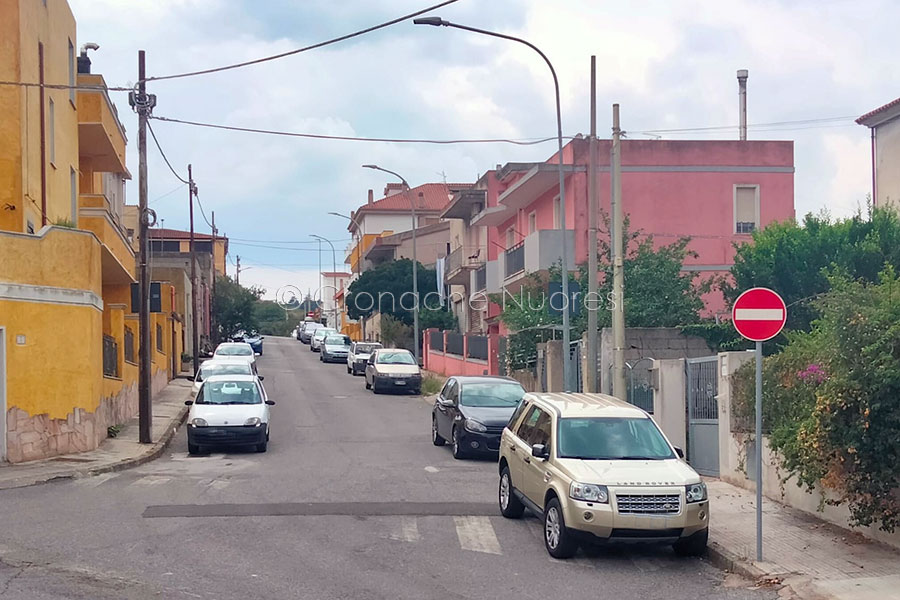 Nuoro. “Da sotto la porta esce del sangue”: 51enne morto solo in casa per un malore