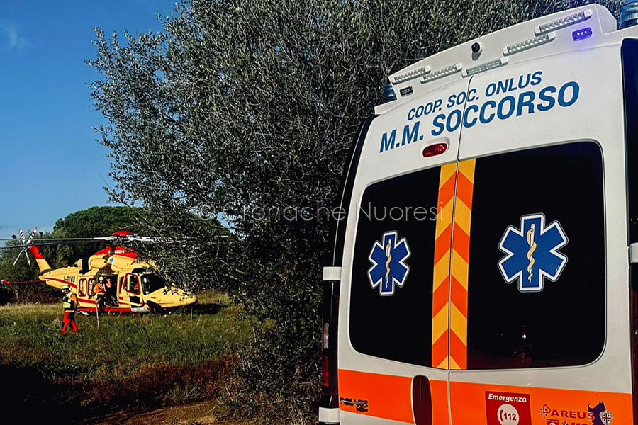 Orosei. Un malore in spiaggia: 64enne al San Francesco in elisoccorso