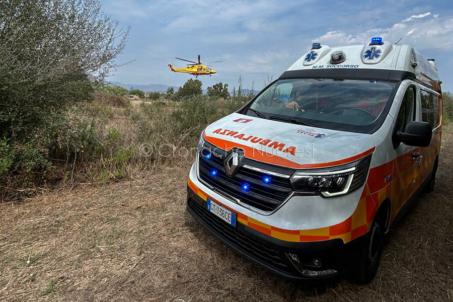 Tragedia sfiorata a Orosei: 64enne cade da 4 metri mentre ripara un tetto e finisce in ospedale