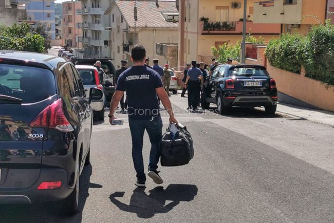 L'arrivo del medico legale in via Ichnusa (foto S.Novellu)