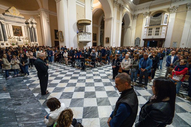 Una preghiera per le vittime in Cattedrale (foto S.Novellu)