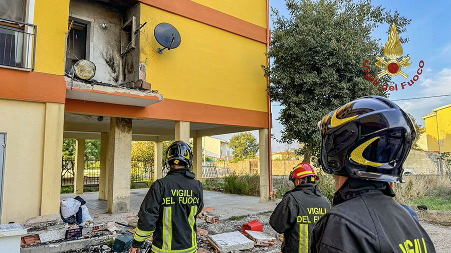 Strage sfiorata a Sedilo: esplosione una bombola di GPL in una palazzina popolare