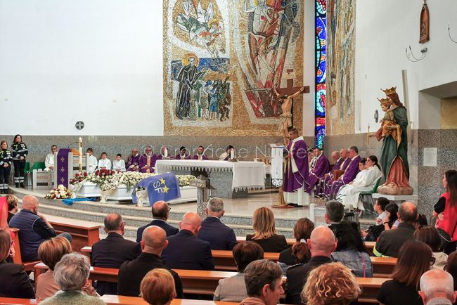 I funerali di Giusi Massetti, Martina e Francesco Gleboni (foto S.Novellu)