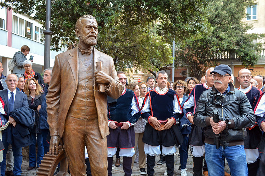 Nuoro. Inaugurato il monumento a don Franceschino Guiso Gallisay l’imprenditore visionario – VIDEO