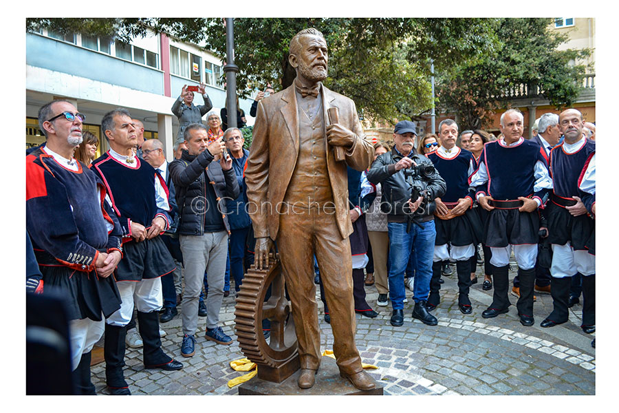 A 90 anni dalla morte un monumento celebra don Franceschino Guiso Gallisay, pioniere dell’industria in Sardegna