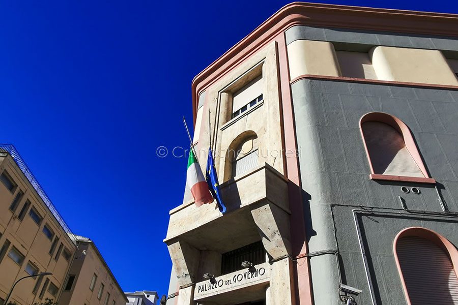 Bandiere a mezz’asta a Nuoro: l’ultimo saluto a Giusi, Martina, Francesco e Paolo