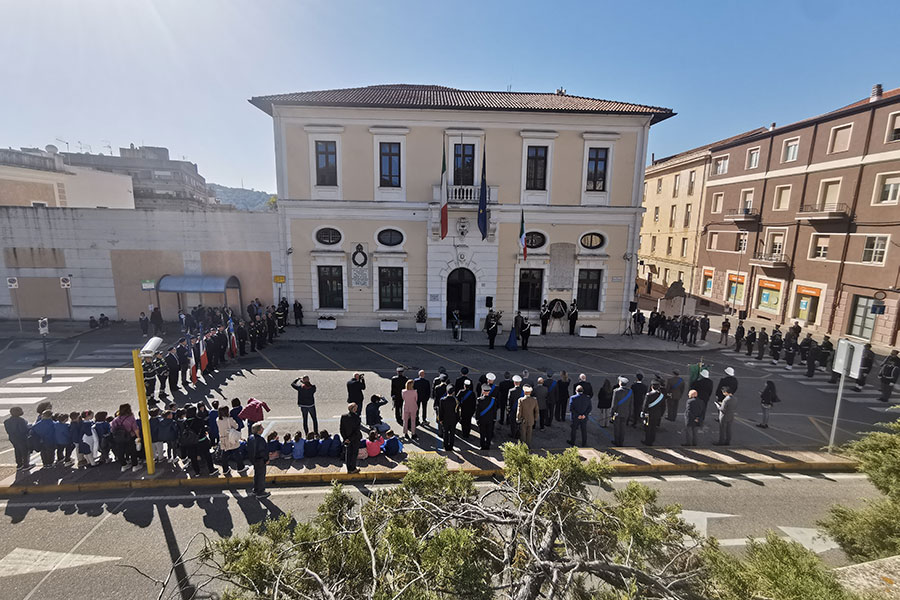 Nuoro festeggia il 4 novembre: un omaggio ai nostri eroi  –  VIDEO