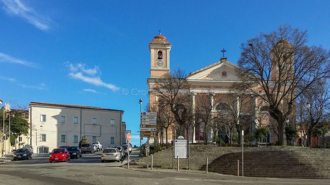 Il TRIBU, alla sinistra della Cattedrale (foto S.Novellu)