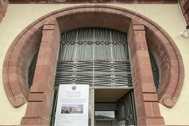 L'ingresso al Teatro Civico di Bosa