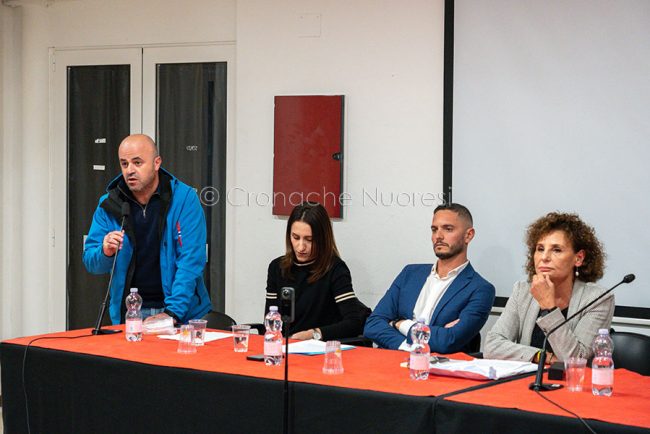 L'intervento di Giuseppe Ciccolini (Provincia) al convegno PD (foto S.Novellu)