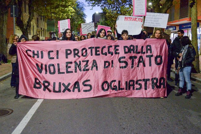 Nuoro, manifestazione contro la violenza di genere (foto Nieddu)