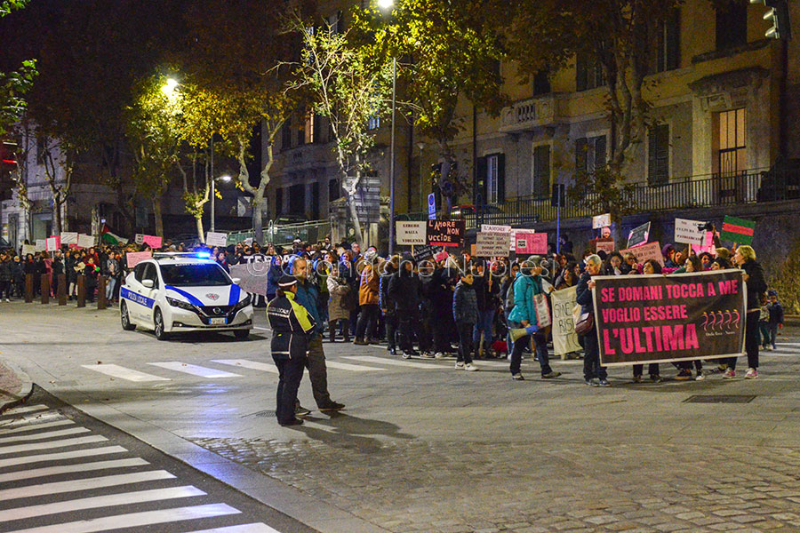 Nuoro. Un corteo tutto al femminile contro femminicidi e violenza di genere