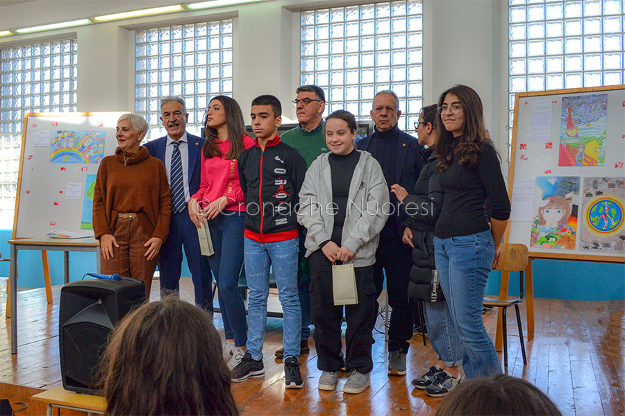 Nuoro. La scuola secondaria di San Pietro premiata al concorso ‘”Un poster per la Pace”