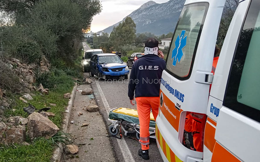 Sbanda e si schianta contro un muro: paura per un soccorritore del 118 dopo il turno a Nuoro