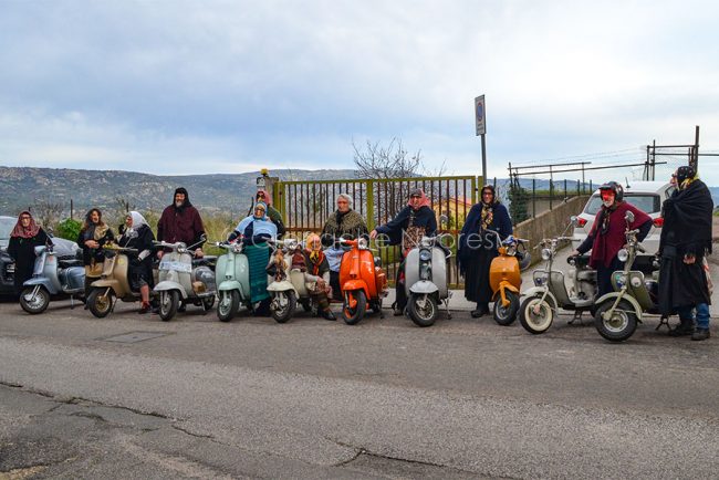 Nuoro, Befana in Lambretta (foto Nieddu)