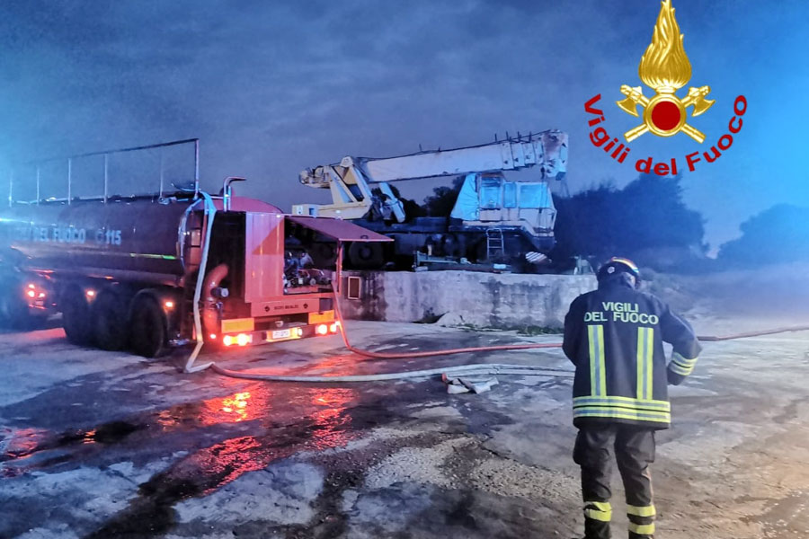 Incendio devasta cantiere nautico a Porto Rotondo: yacht di lusso e mezzi distrutti