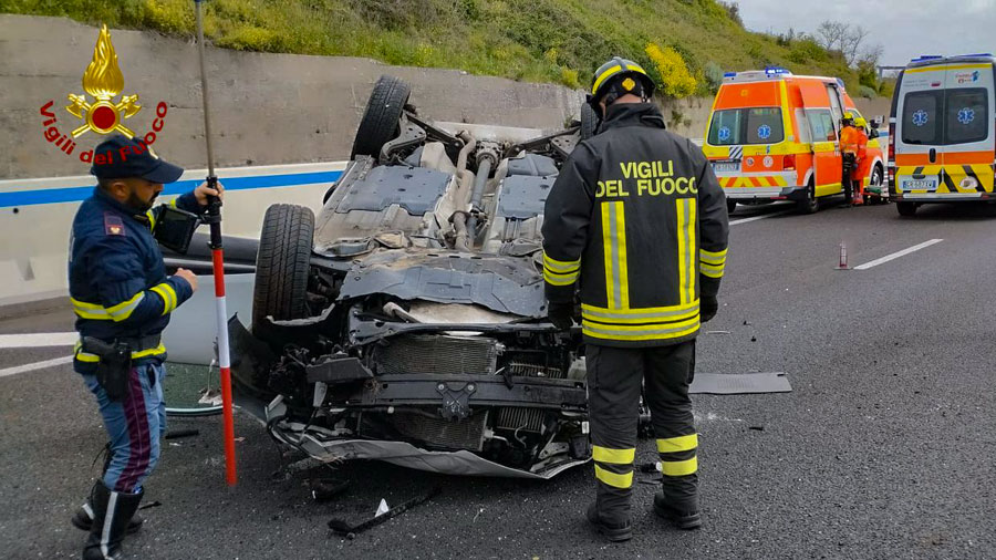 Scontro tra auto e pullman sulla SS 131 a Bonorva: feriti estratti dai Vigili del Fuoco
