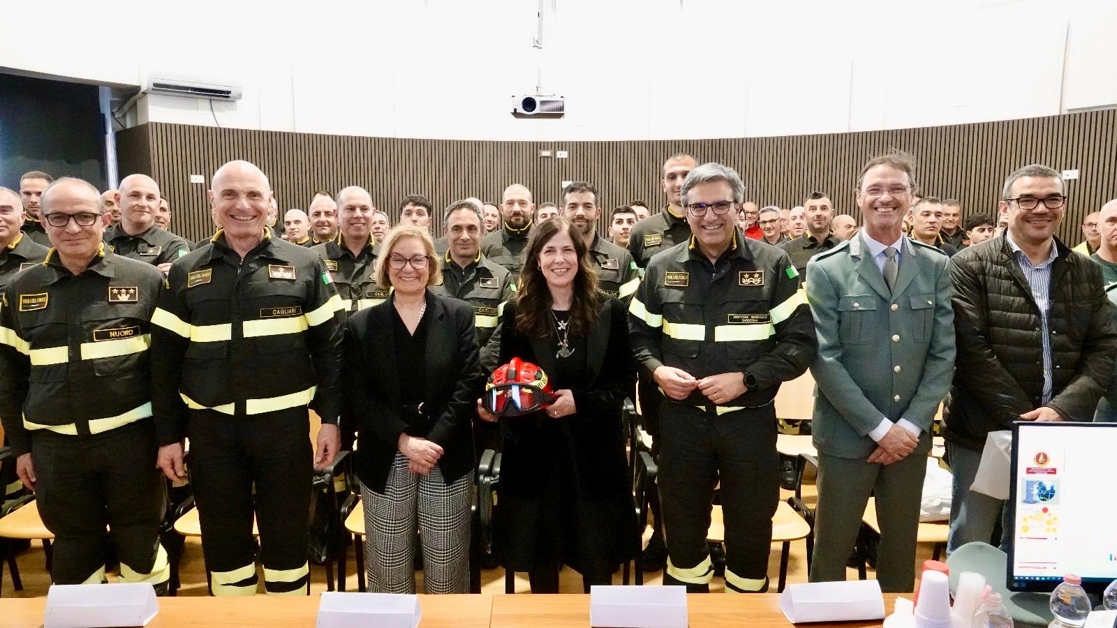 La presidente Todde fa visita al Comando dei Vigili del Fuoco di Cagliari
